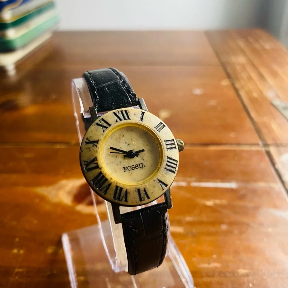 1995 SMALL STONE FACE FOSSIL WATCH BW-6706